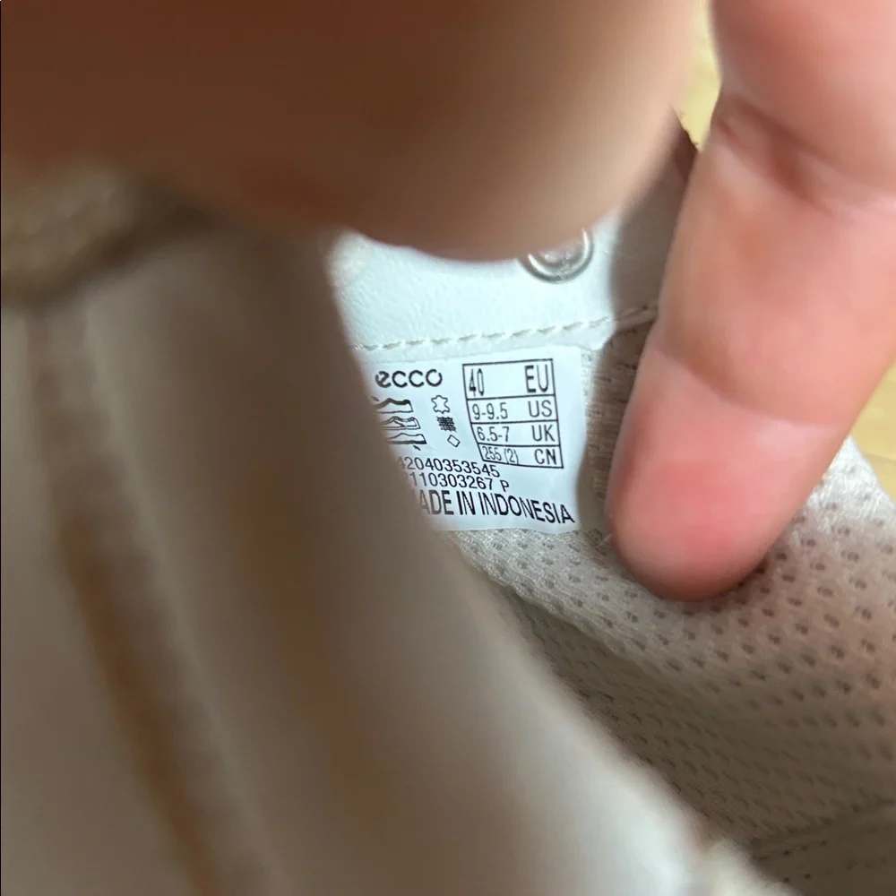 Ecco soft Cream and white sneakers‎